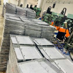 preslənmiş projektör korpusu