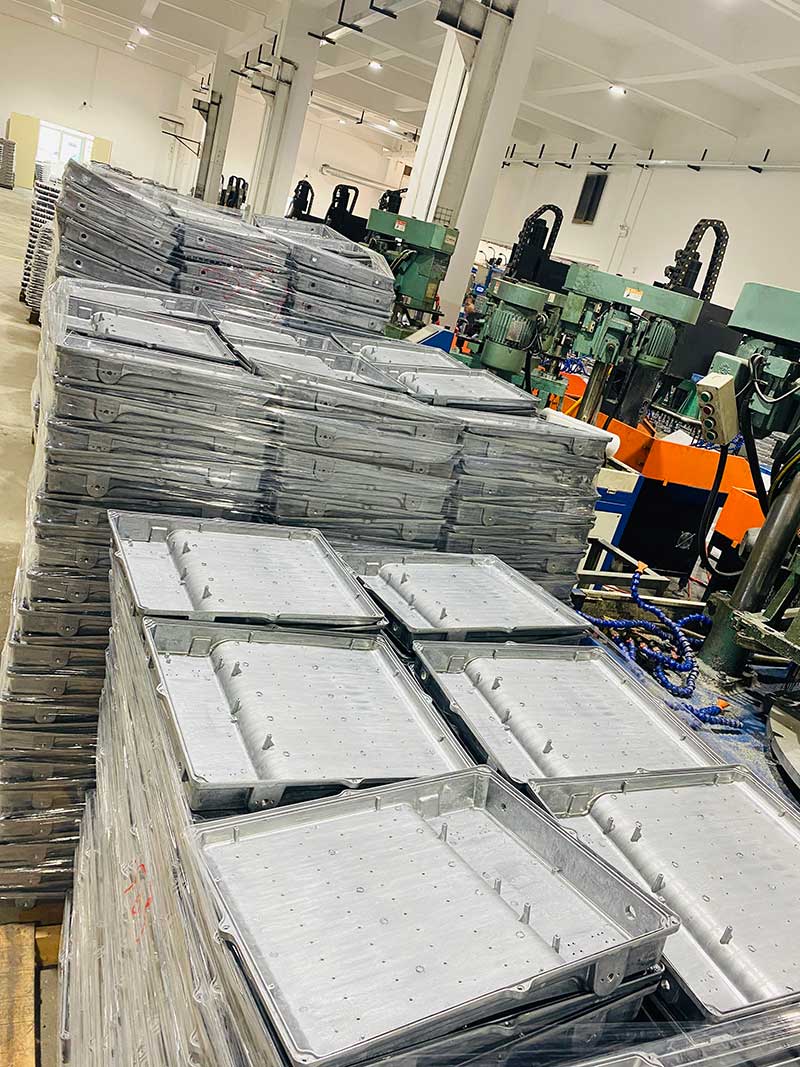 preslənmiş projektör korpusu