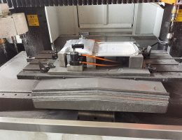 led işıqlandırma deşikləri düzəldir